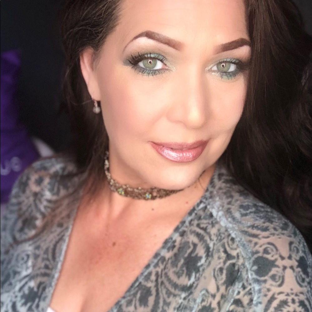 Meet your Posher, Angela